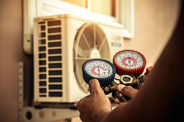 Professional Hvac technician working in Knoxville, MD